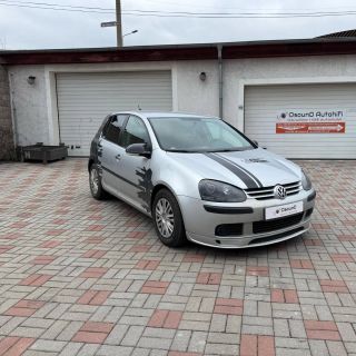 Instalace OEM subwooferového setu do VW Golf V. Majitel Karel, mě oslovil s prosbou, že by chtěl do svého Golfu 5 dodělat...