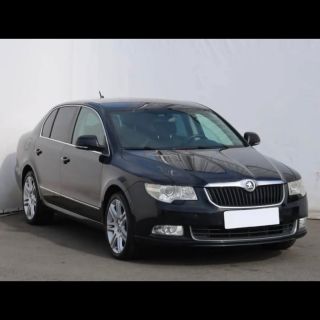 A je to tady. Už se "neflákám", už se maká. Na nové dílně v Ústí n/L jsem měl jako druhé auto tento krásný kousek od...